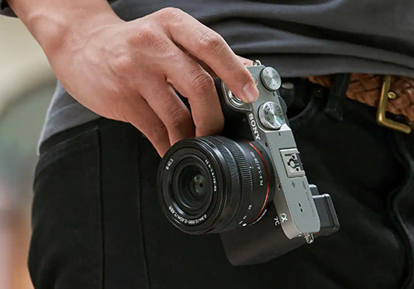Sony представя нов фотоапарат Alpha 7C и вариообектив 28-60mm
