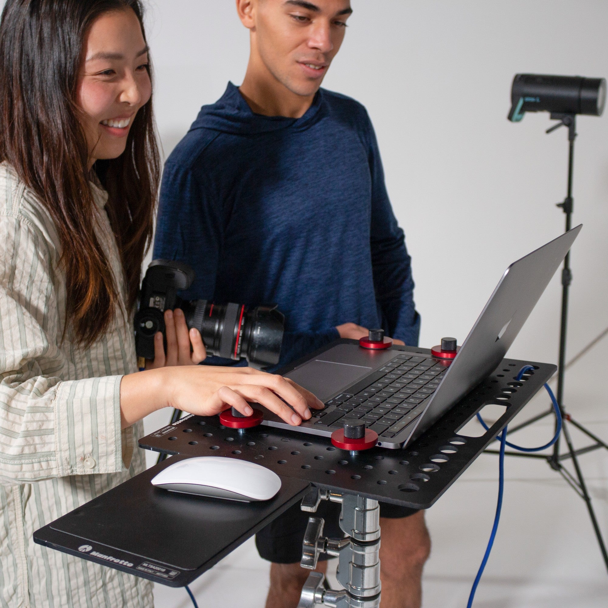 Manfrotto TetherGear подложка за мишка към TеtherGear платформа за лаптоп