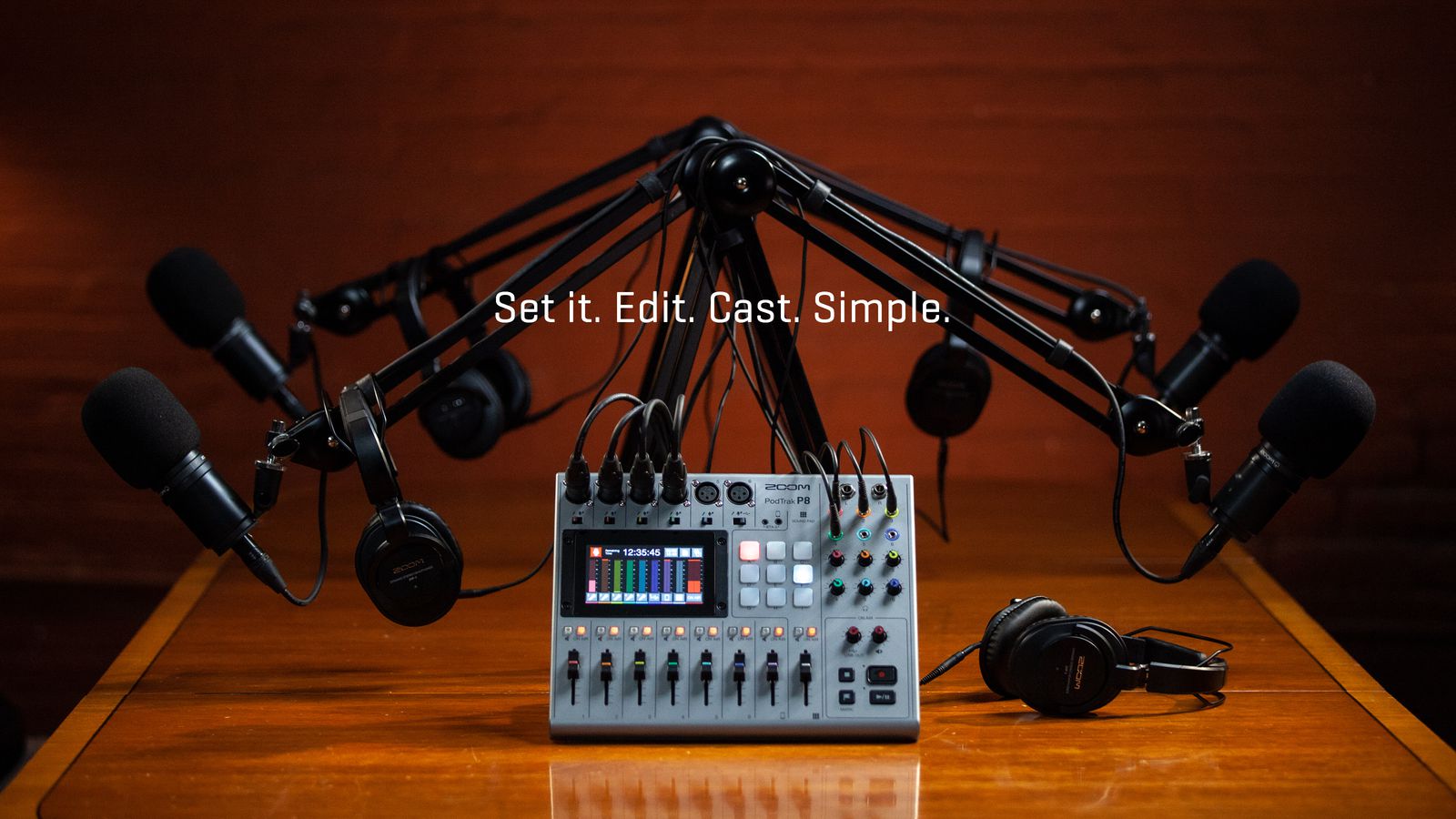 ZOOM PodTrak P8 - Podcast multitrack recorder