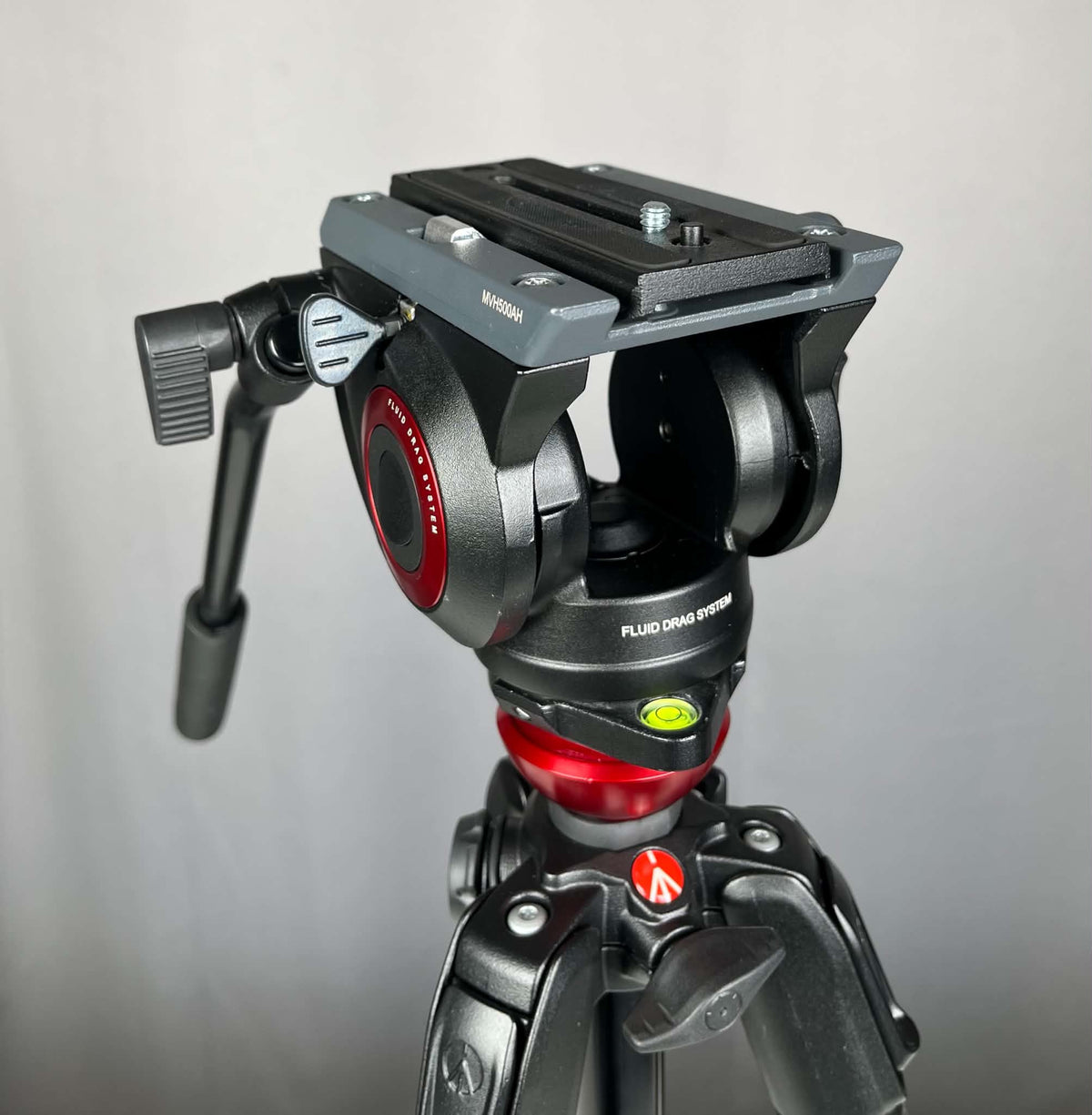 Втора употреба Комплект видео статив Manfrotto 190 с видео глава 500