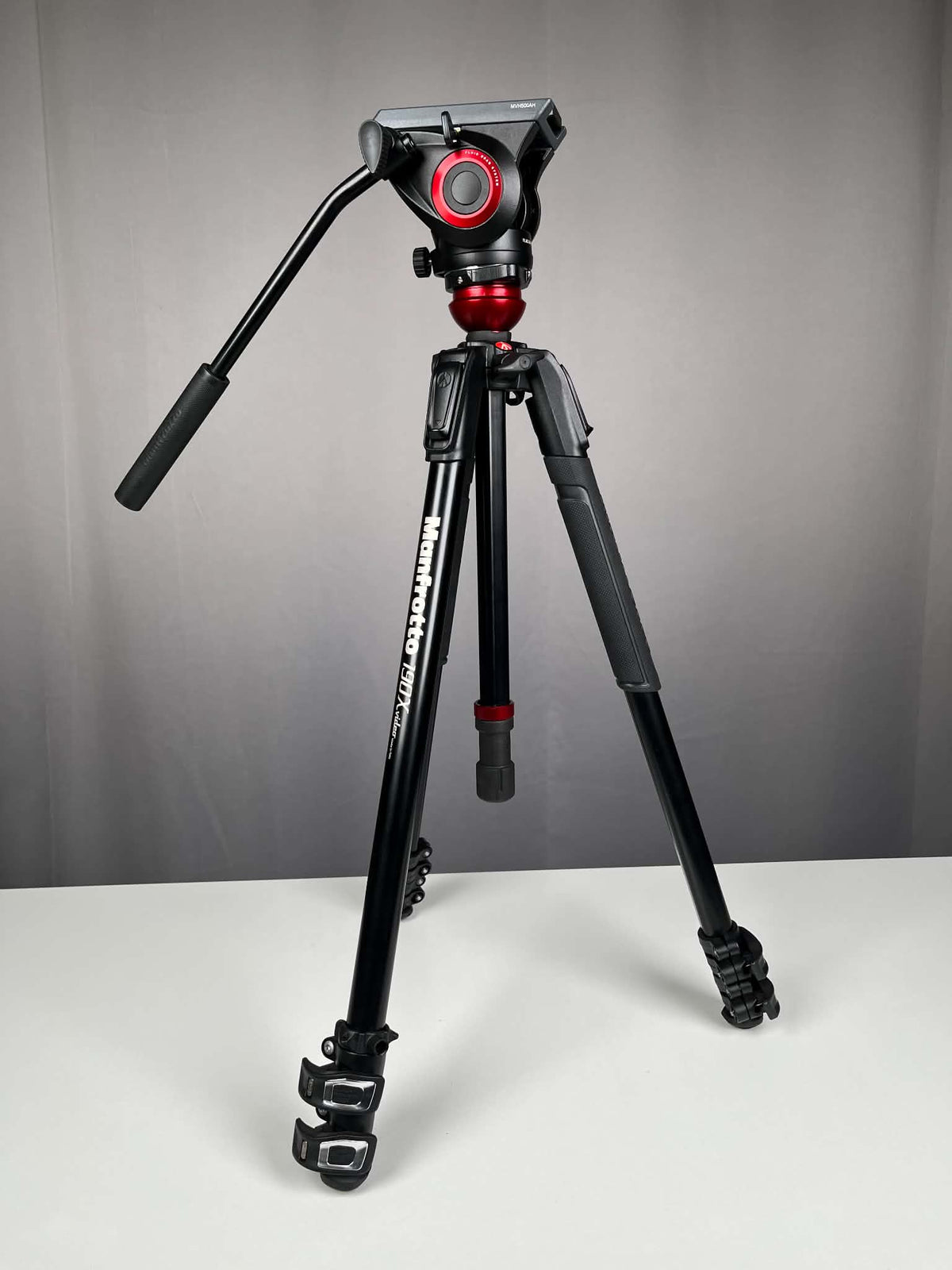 Втора употреба Комплект видео статив Manfrotto 190 с видео глава 500