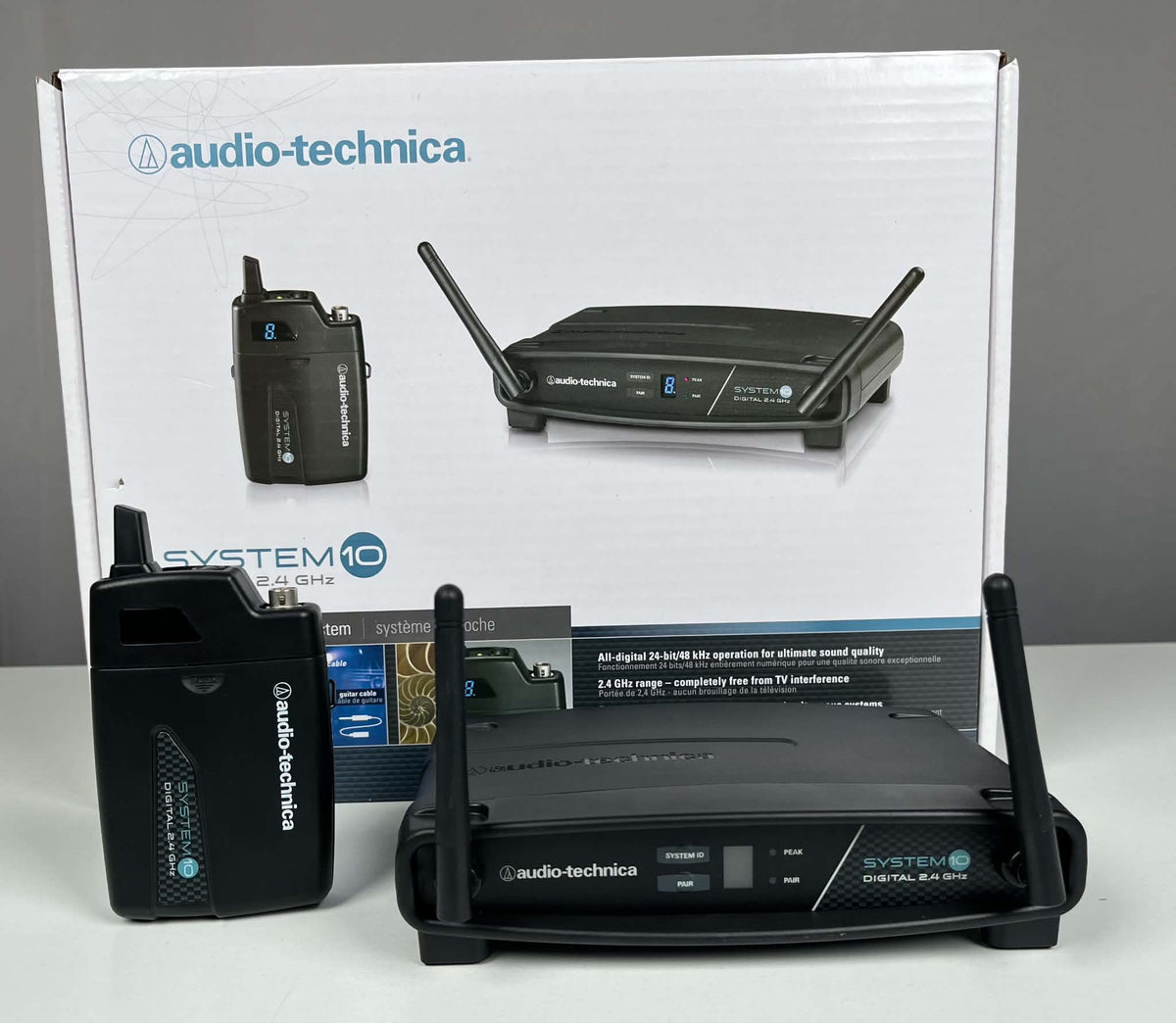 Втора употреба Безжична система Audio-Technica System 10 ATW-1101 /настолен приемник и предавател/ - без микрофон