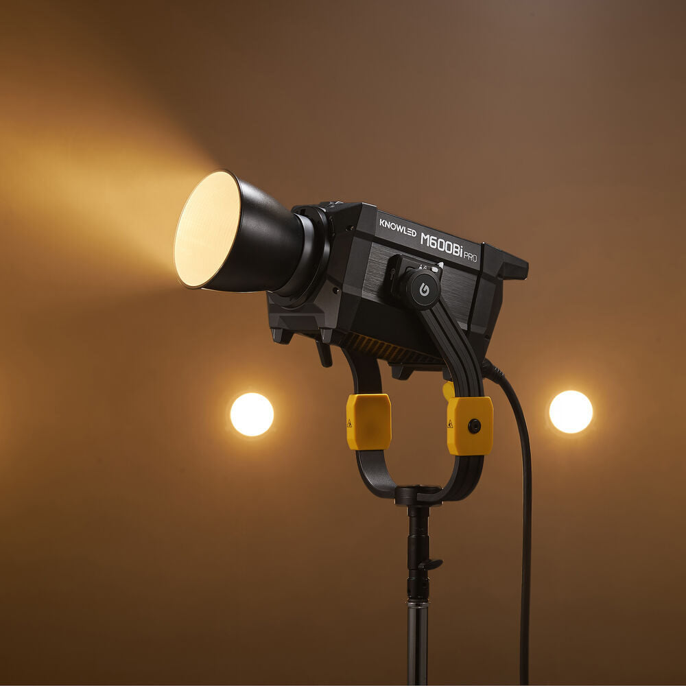 Диодно осветление Godox KNOWLED M600BI Pro с куфар