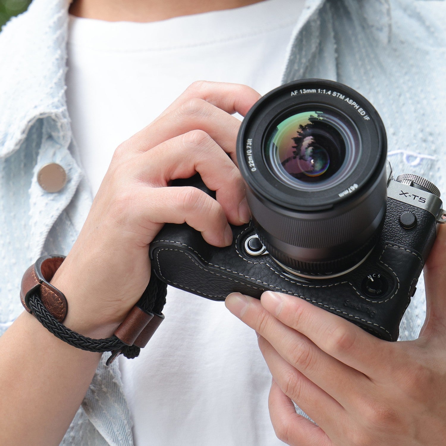 Полуклетка с ремък от кожа SmallRig за камера FUJIFILM X-T5