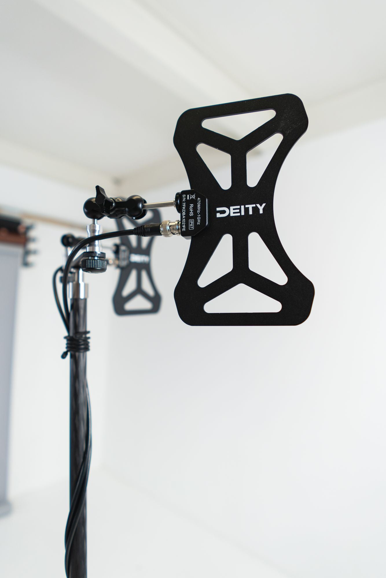 Deity BF1 – BUTTERFLY ANTENNA WIDEBAND ANTENNA  - 470MHz - 1GHz