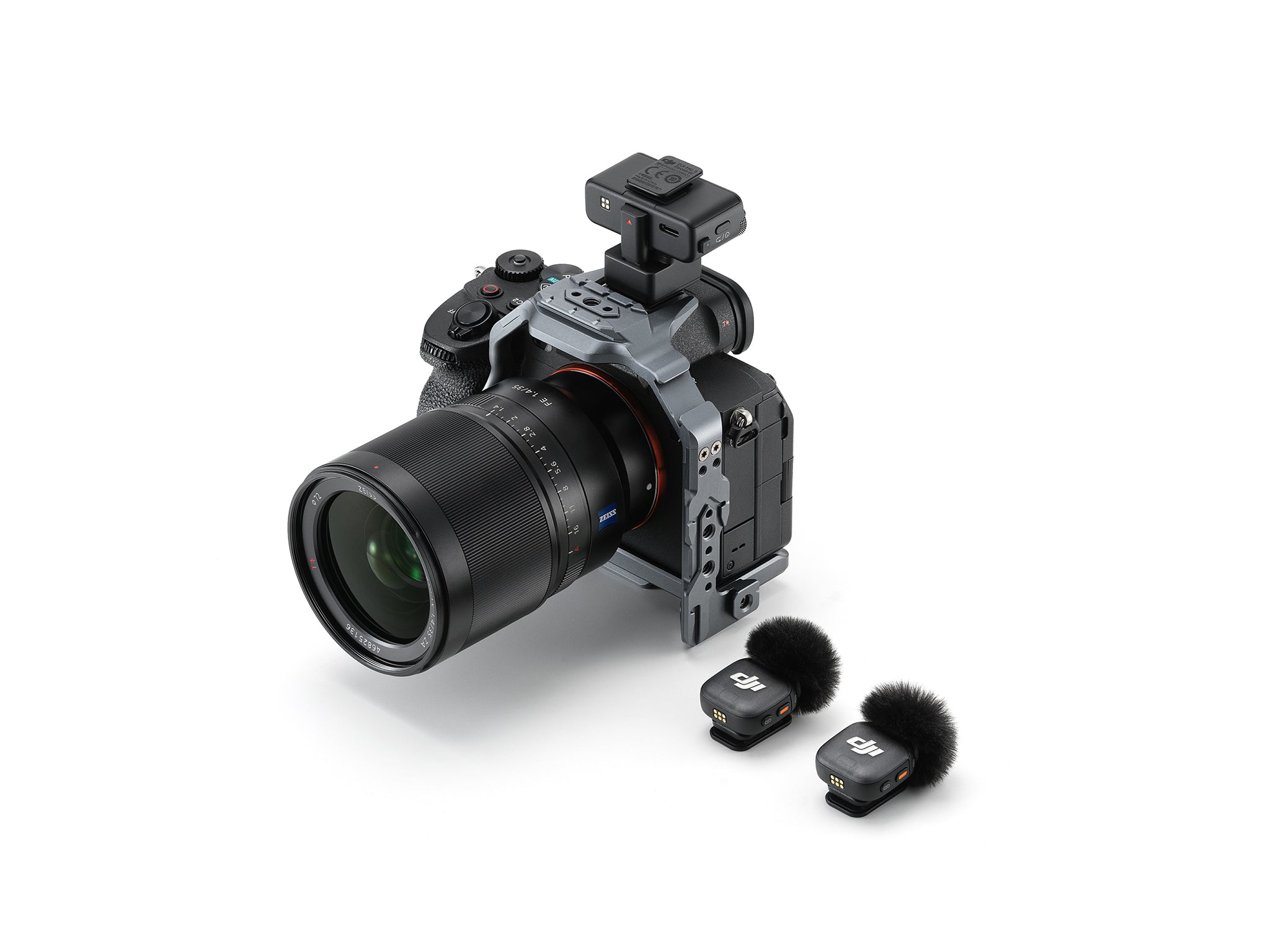 DJI Mic 3 Безжична система  (2 TX + 1 RX + Charging Case)