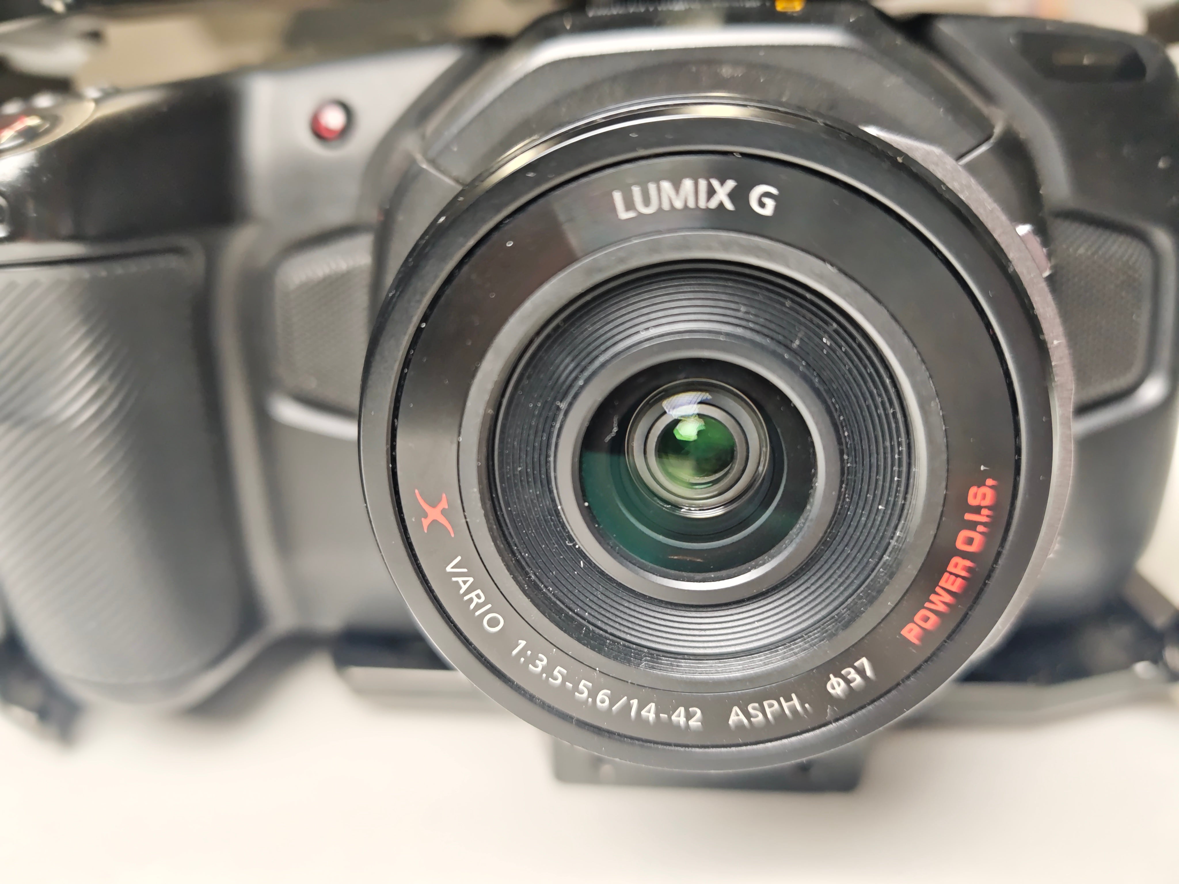 Втора употреба камера Blackmagic Pocket Cinema Camera 4K + Обектив Panasonic Lumix G X VARIO 14-42mm f3.5-5.6 Power Zoom, Power O.I.S. + клетка