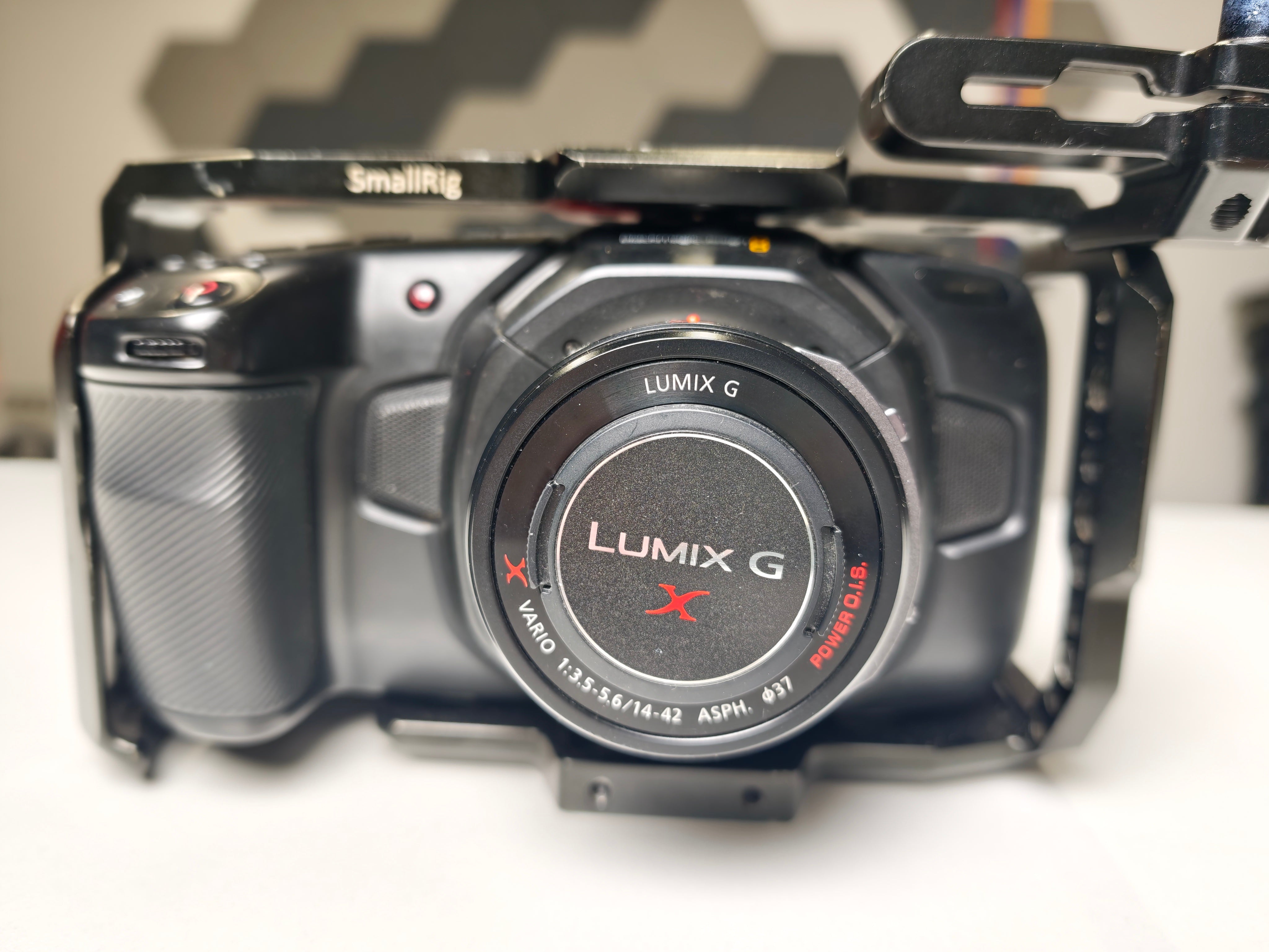 Втора употреба камера Blackmagic Pocket Cinema Camera 4K + Обектив Panasonic Lumix G X VARIO 14-42mm f3.5-5.6 Power Zoom, Power O.I.S. + клетка