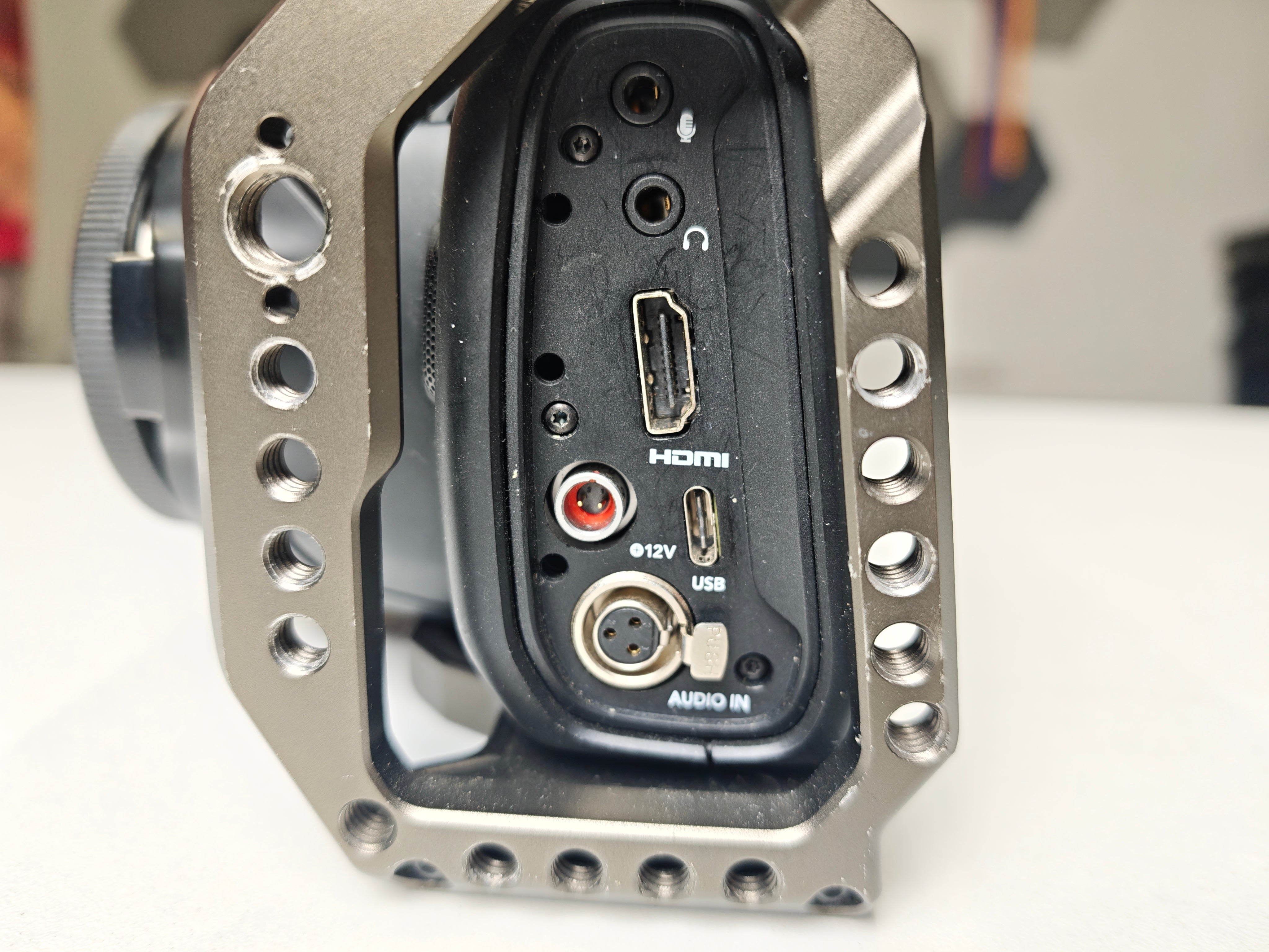 Втора употреба Blackmagic Pocket Cinema Camera 6K EF байонет + клетка