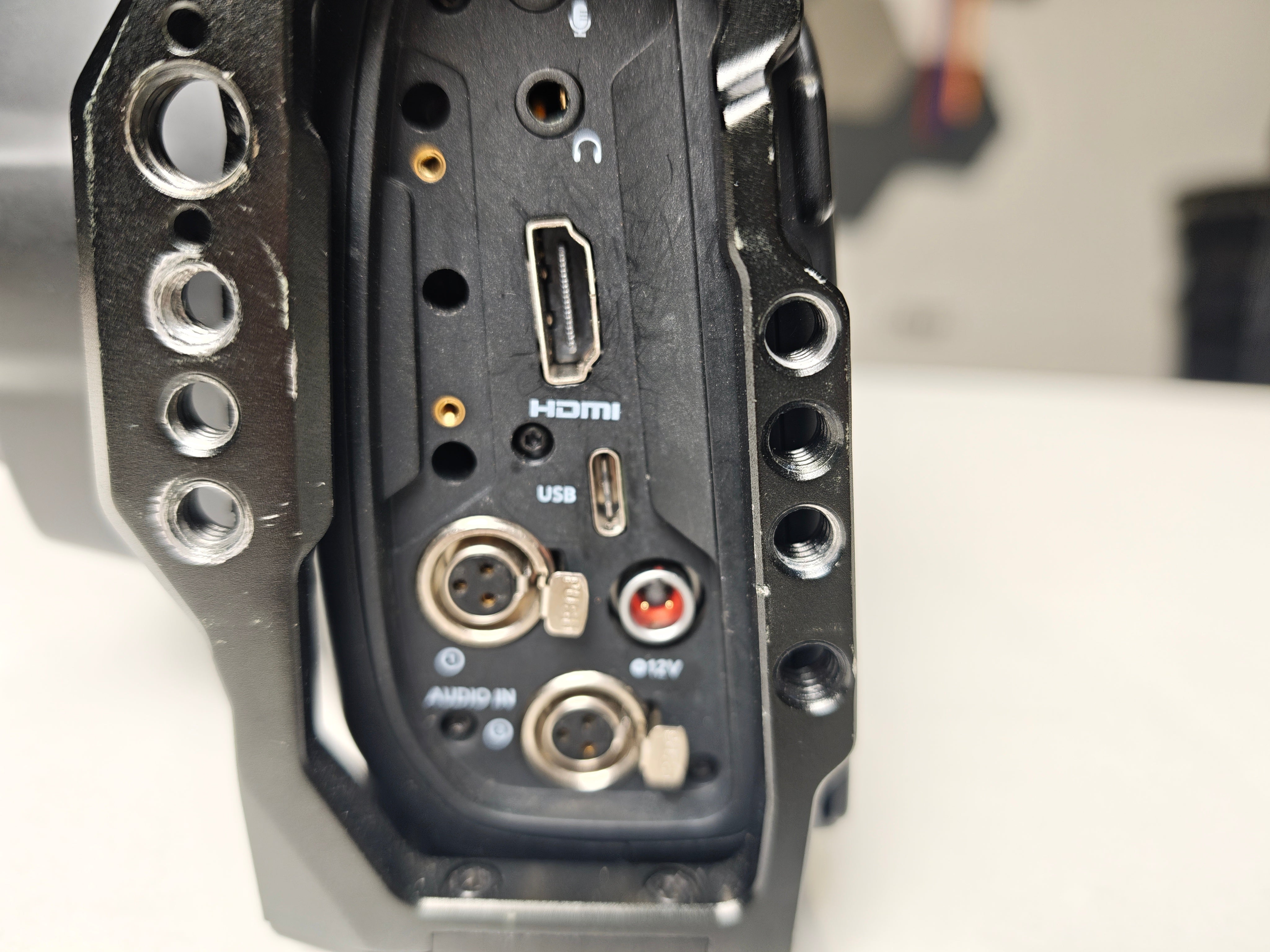 Втора употреба Blackmagic Pocket Cinema Camera 6K Pro EF байонет + клетка