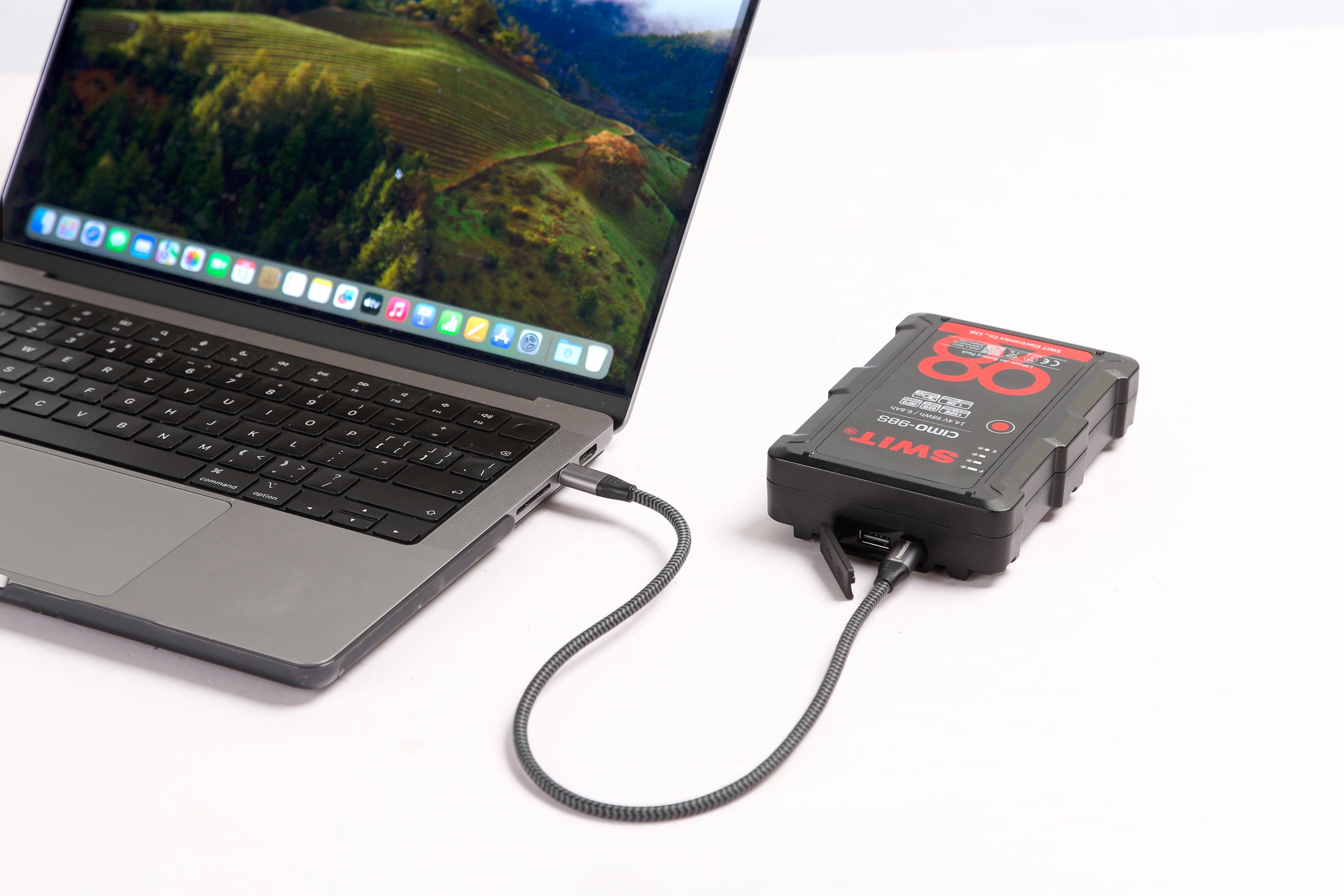 Мини V-Lock Батерия Swit CIMO-98S 98Wh 150W High Load V-Mount Battery with USB-C в D-TAP - 2бр.