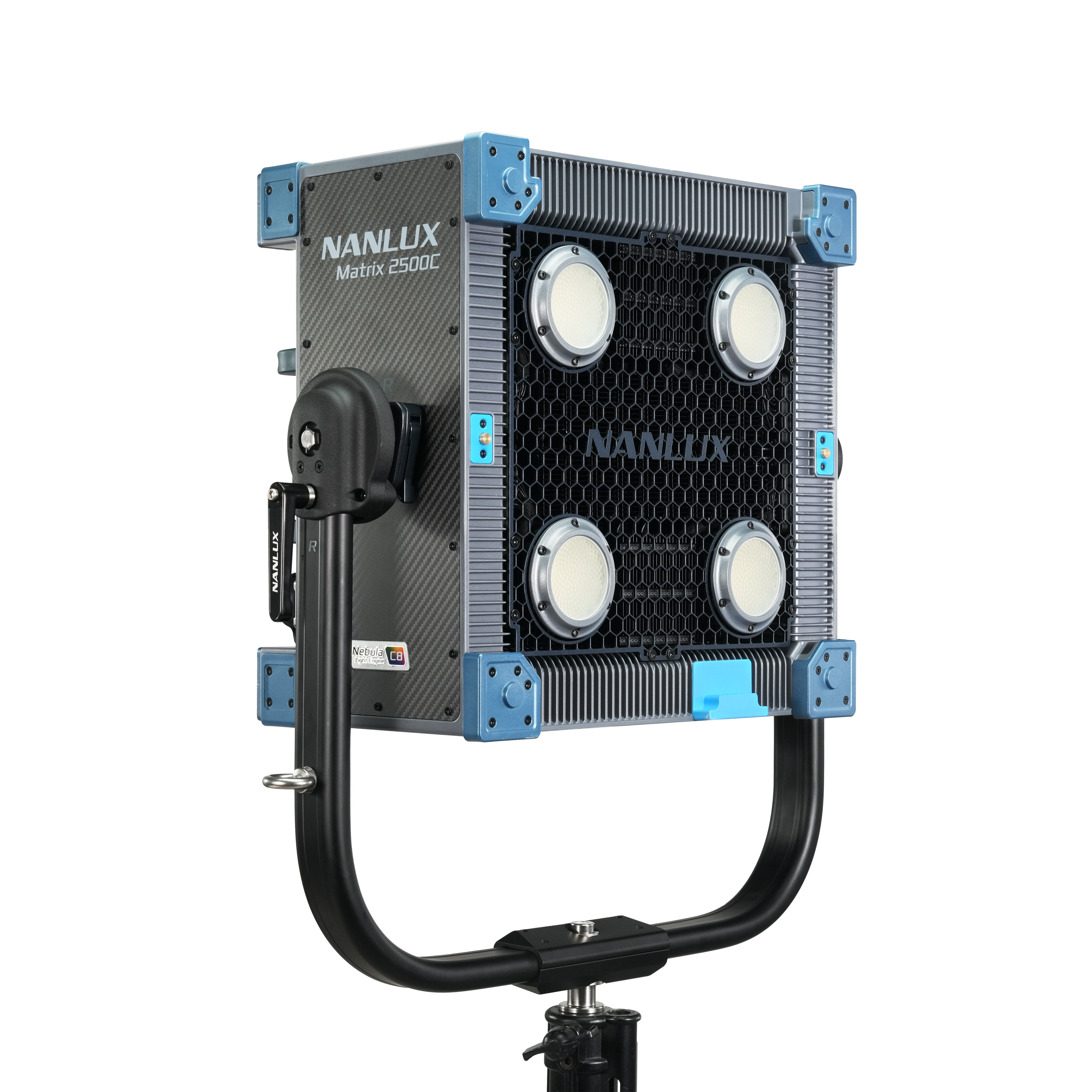 Диодно осветление с 4 глави NANLUX Matrix 2500C Full color с транспортен куфар