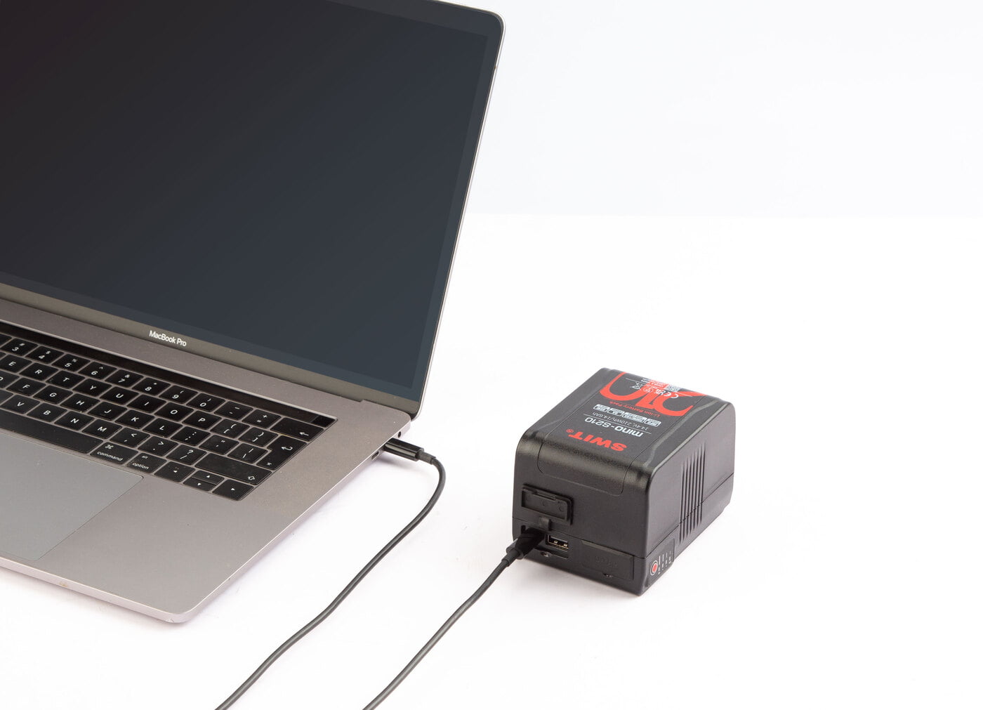 Мини V-Lock Батерия Swit Mino-S210 210Wh - USB-C, USB-A, D-tap - за камери като RED V-Raptor