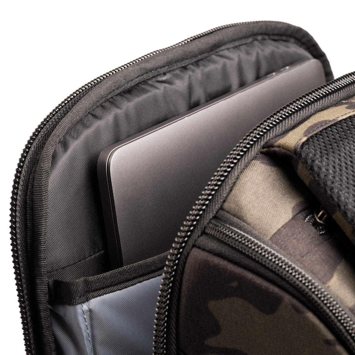 Фотографска раница Think Tank DarkLight 20L Special Edition MultiCam Black