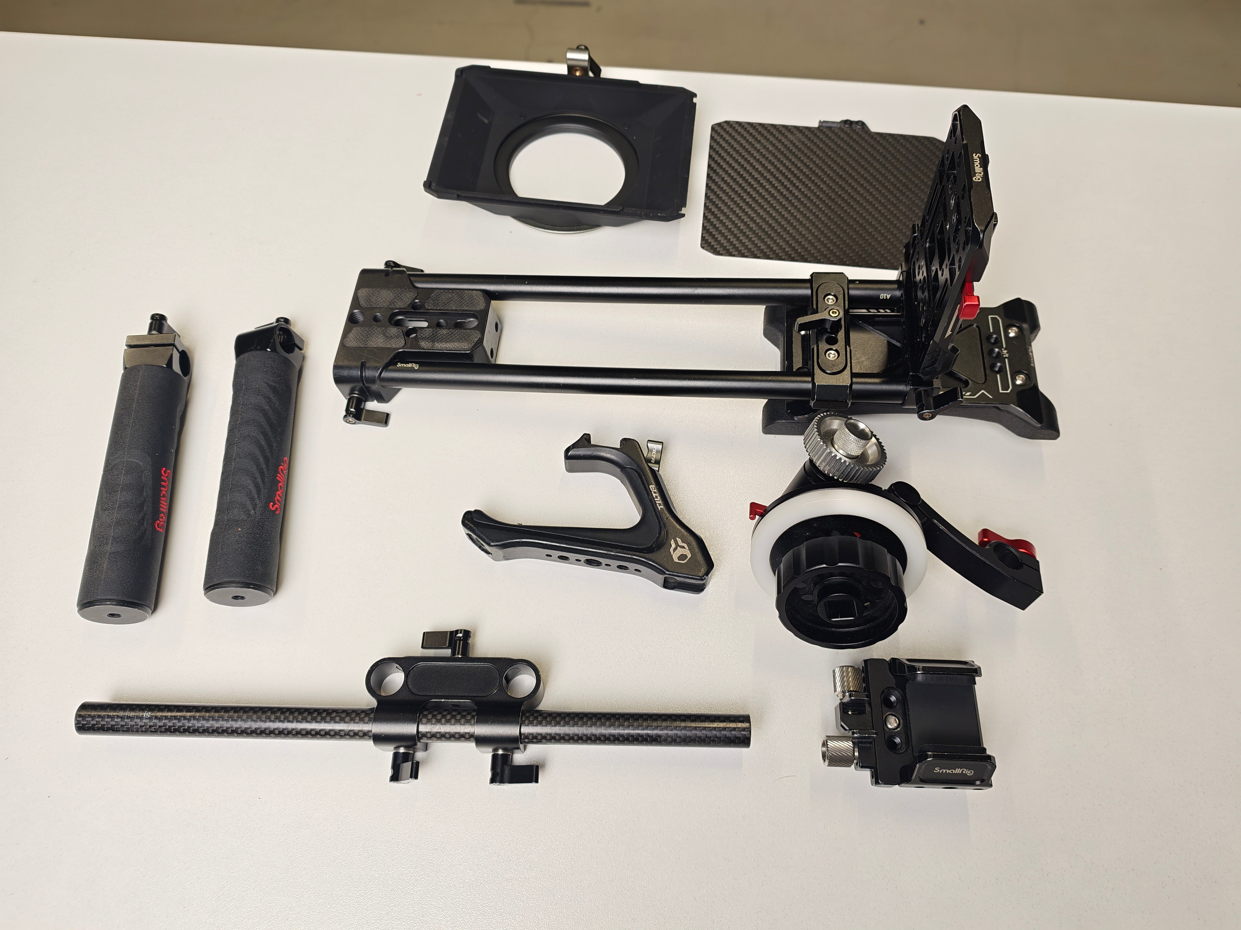 Second hand camera accessory kit
