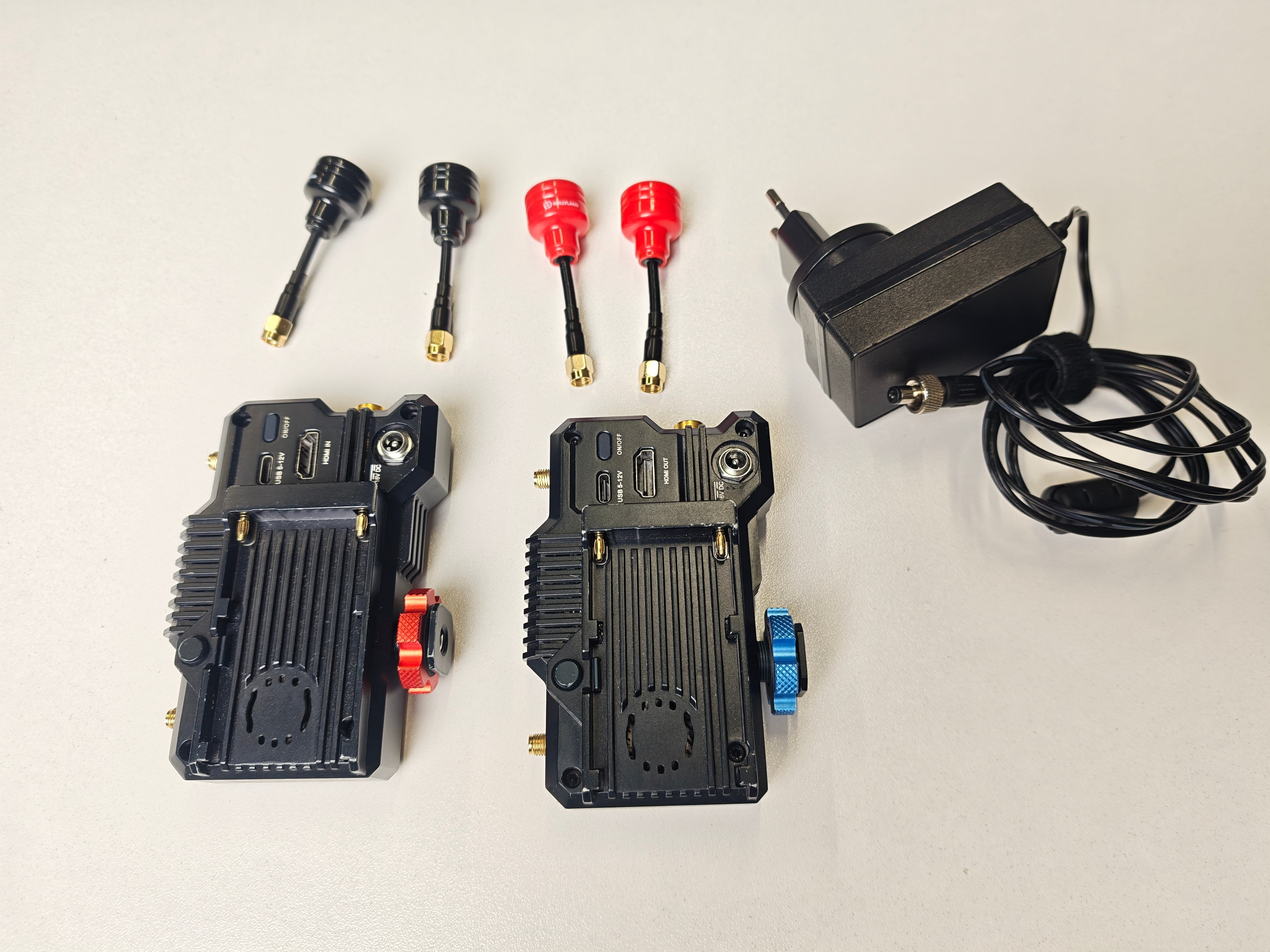 Втора употреба HOLLYLAND MARS 400S PRO - SDI/HDMI безжичен видео предавател и приемник