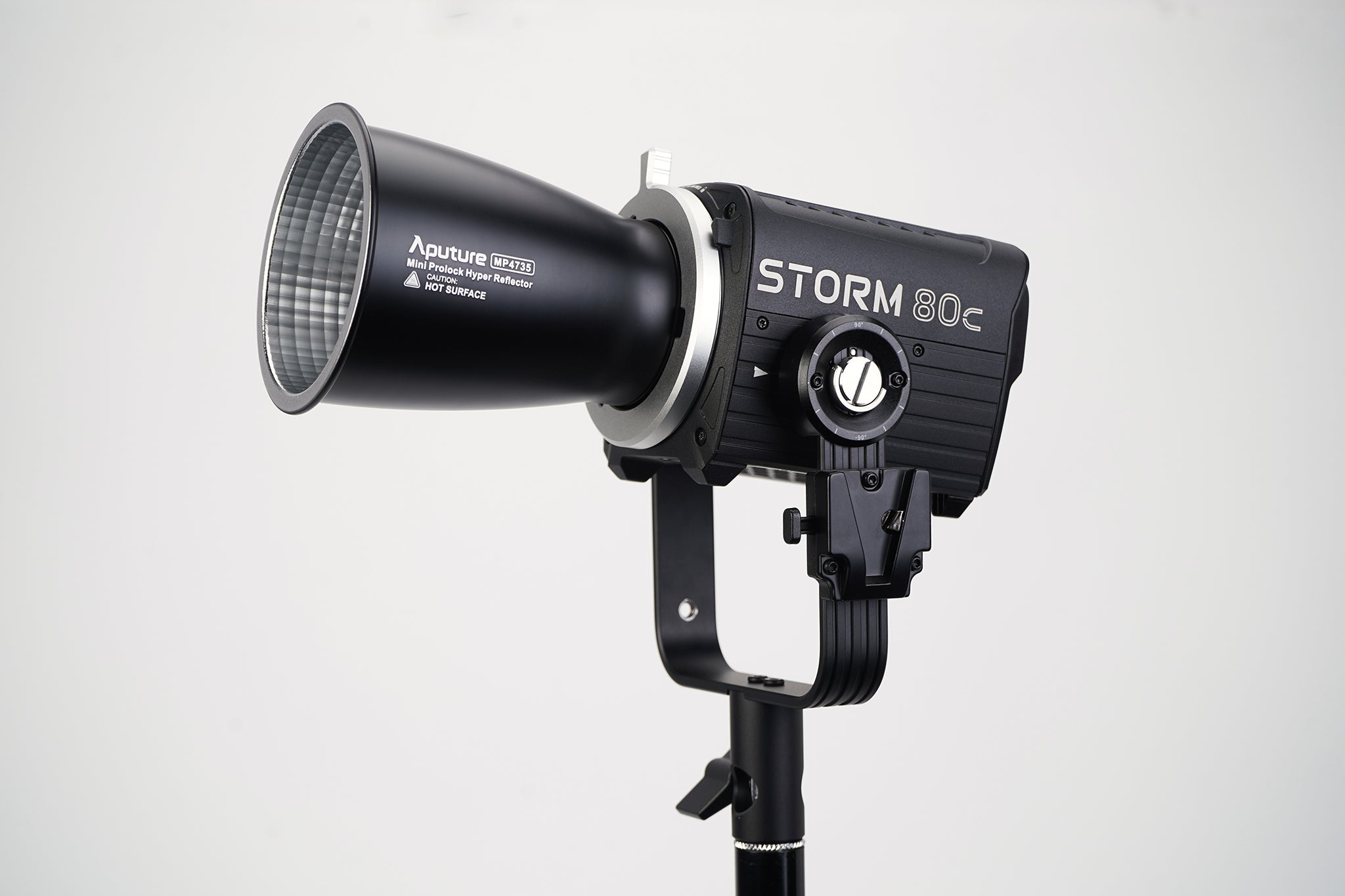 Диодно осветление Aputure STORM 80c BLAIR-CG