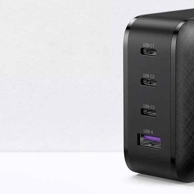 Зарядно устройство Ugreen GaN CD224 (70774), от контакт към 3x USB C(ж) и 1x USB A(ж), 65W, черен