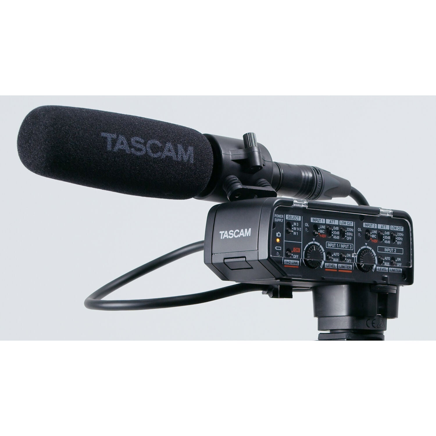 Аудио XLR адаптер Tascam CA-XLR2d-C с краче за фотоапарати и камери Canon