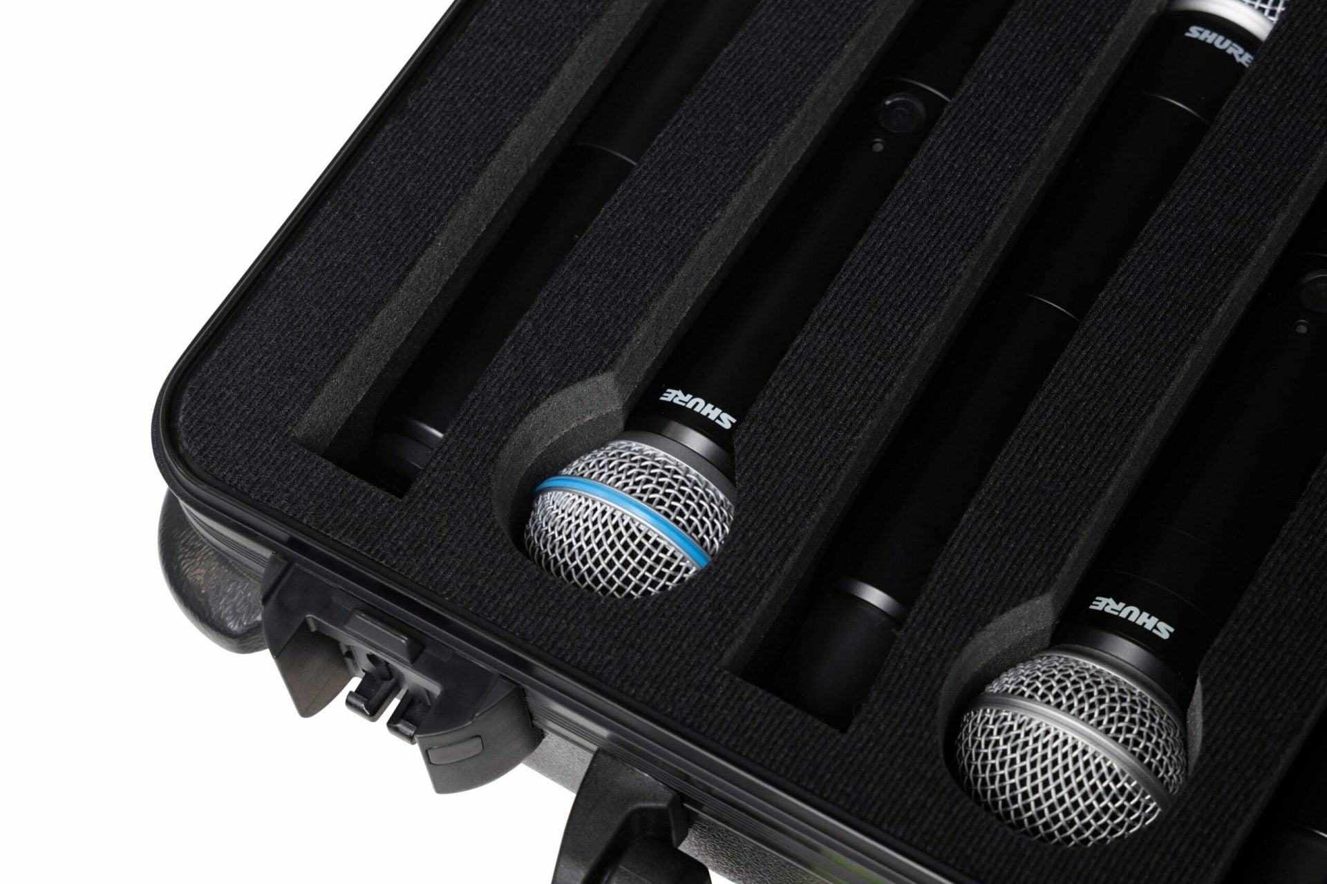 Твърд куфар Shure SH-MICCASEW06 за 6 безжични микрофони