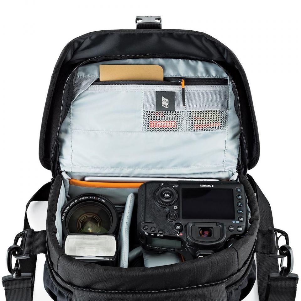Чанта Lowepro Nova 180 AW II - Черно