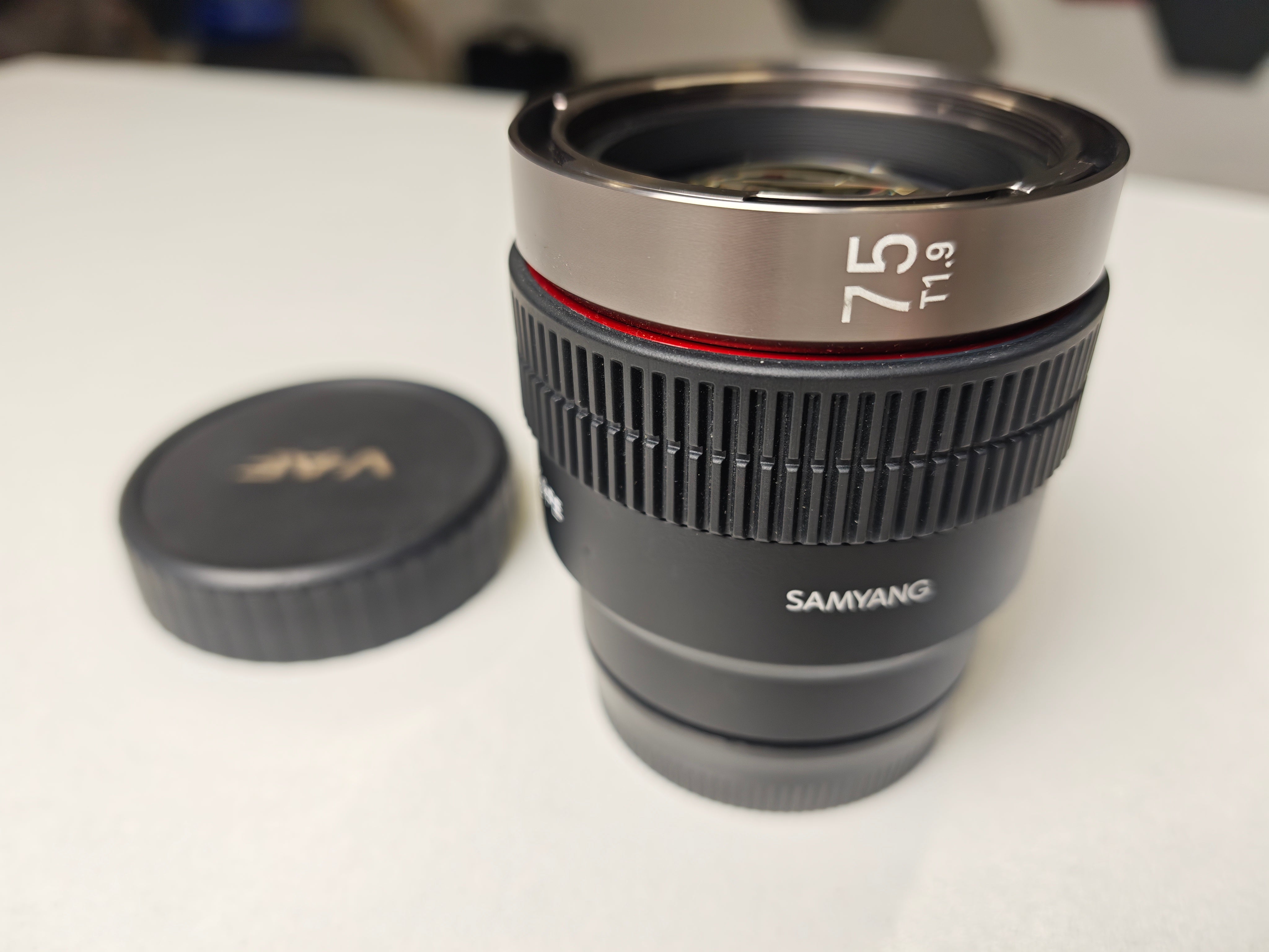 Втора употреба Обектив Samyang V-AF 75mm T1.9 Sony FE