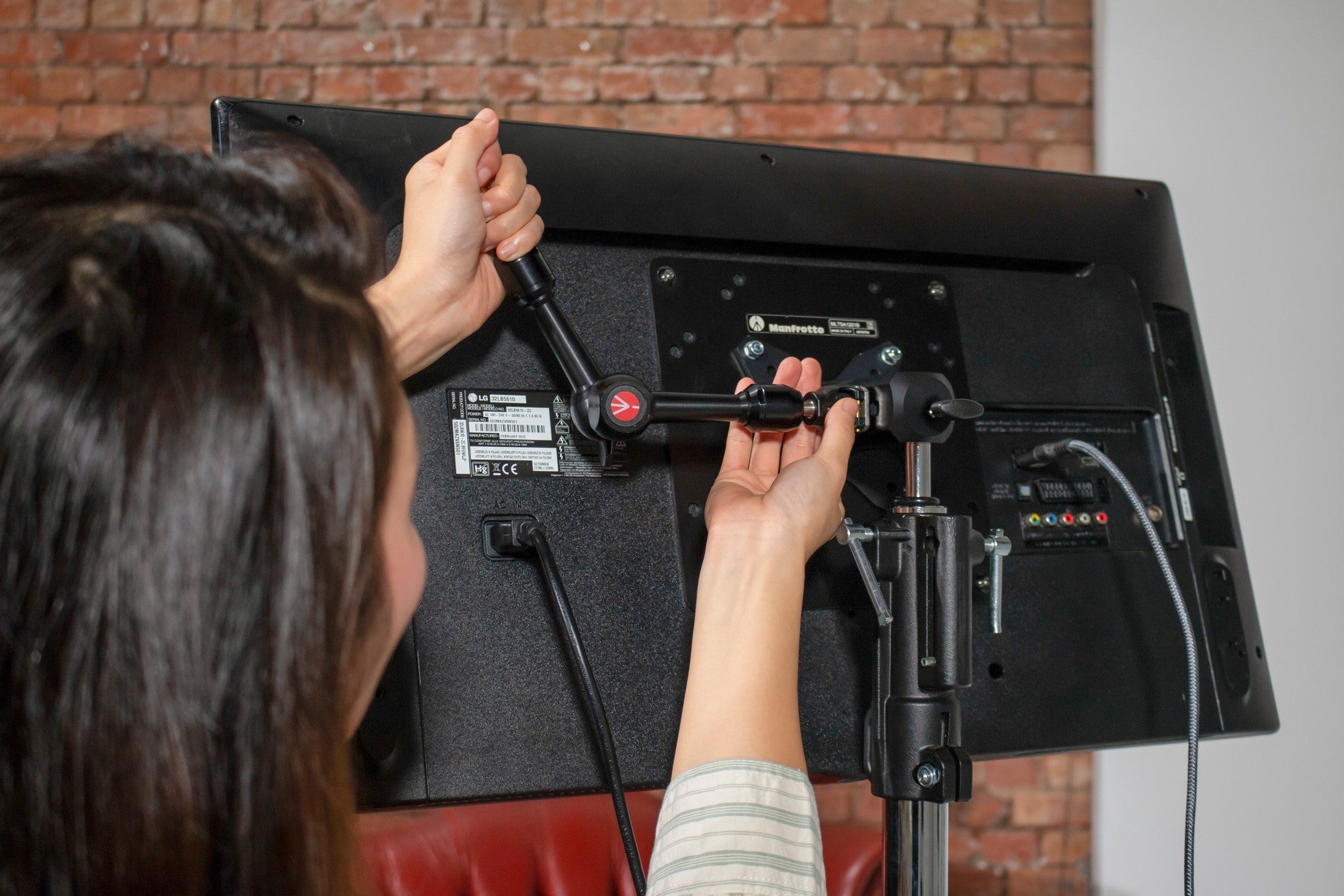 Manfrotto TetherGear VESA монтажен адаптер за монитори и телевизори 75x75 и 100x100