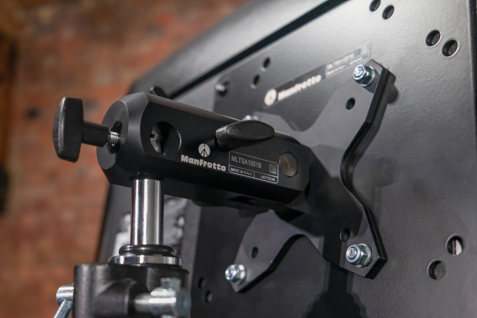 Manfrotto TetherGear VESA монтажен адаптер за монитори и телевизори 75x75 и 100x100