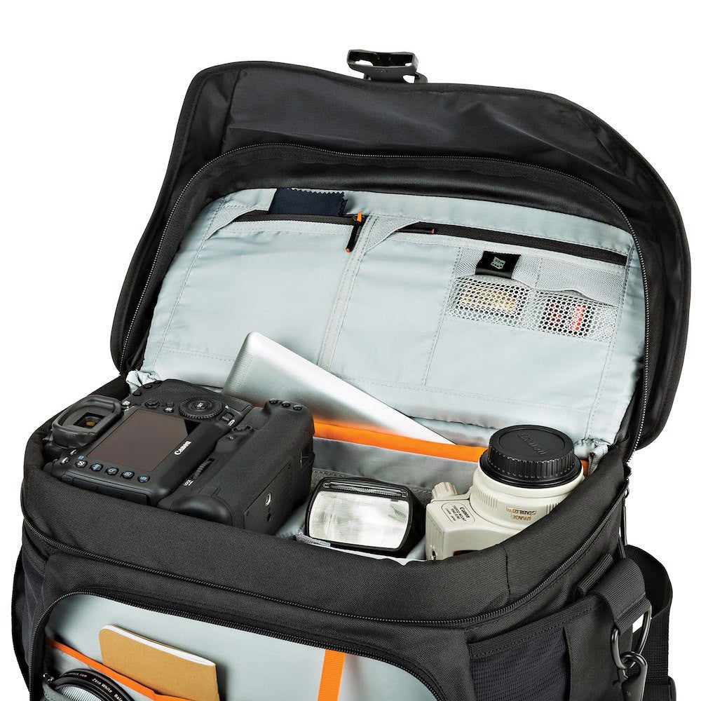 Чанта Lowepro Nova 200 AW II - Черно
