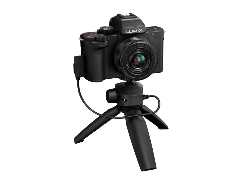 Фотоапарат за влогване Panasonic Lumix G100 + DMW-SHGR1 грип за управление на камерата