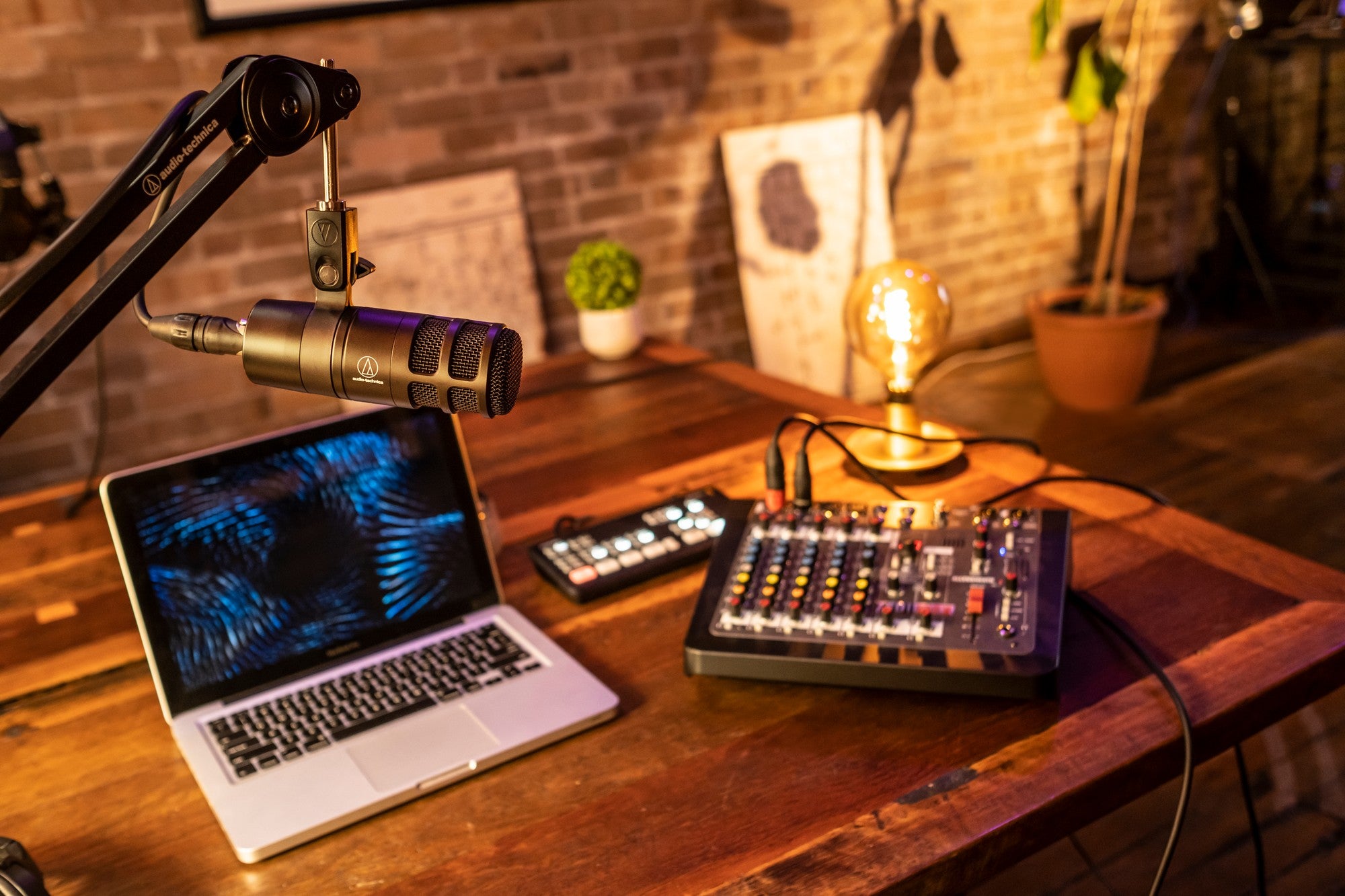 Динамичен микрофон Audio-Technica AT2040 Hypercardioid