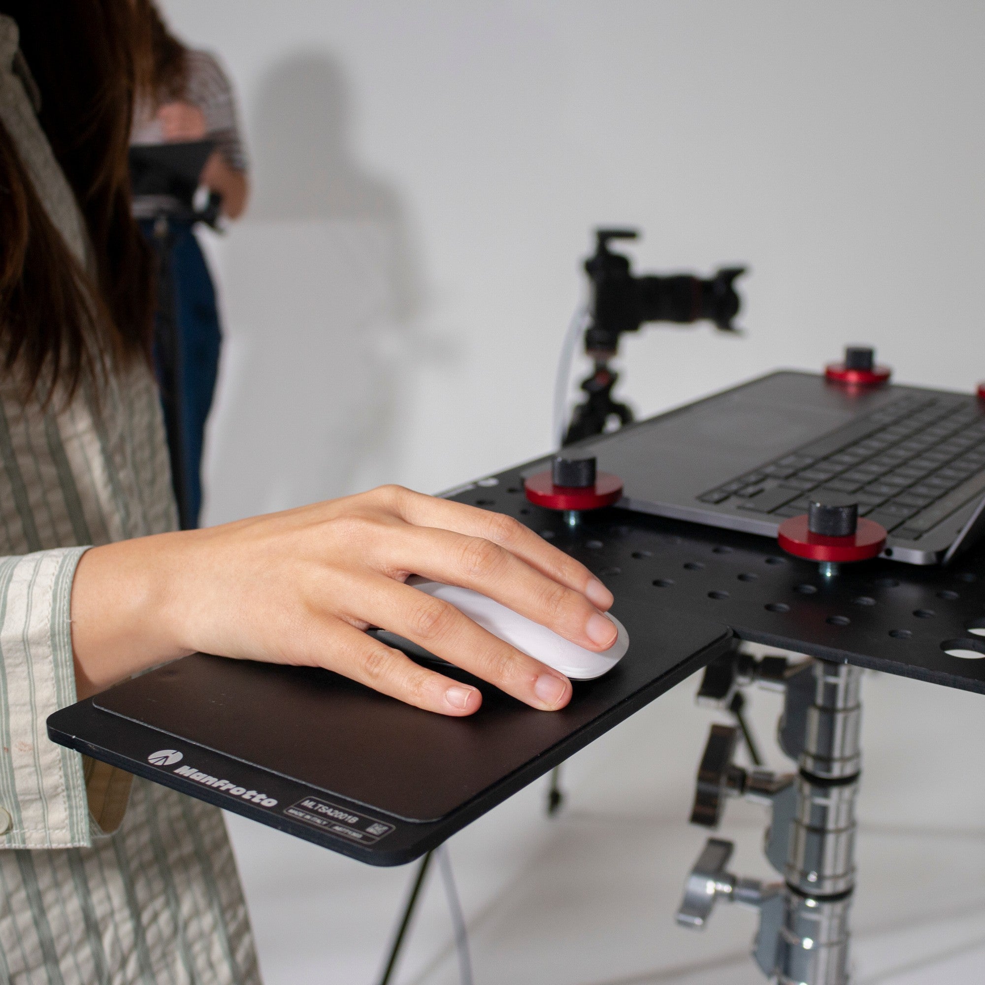 Manfrotto TetherGear подложка за мишка към TеtherGear платформа за лаптоп