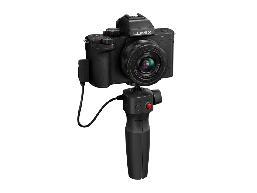 Фотоапарат за влогване Panasonic Lumix G100 + DMW-SHGR1 грип за управление на камерата