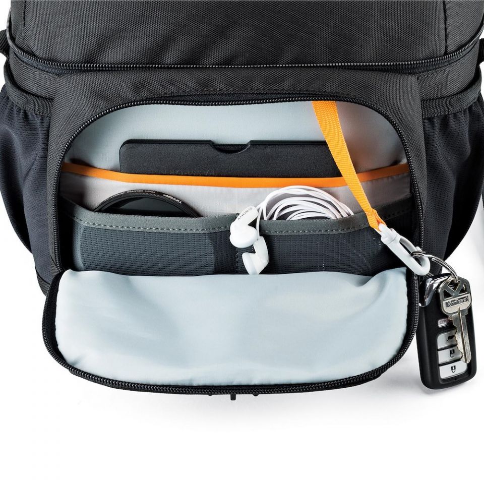 Чанта Lowepro Nova 180 AW II - Черно