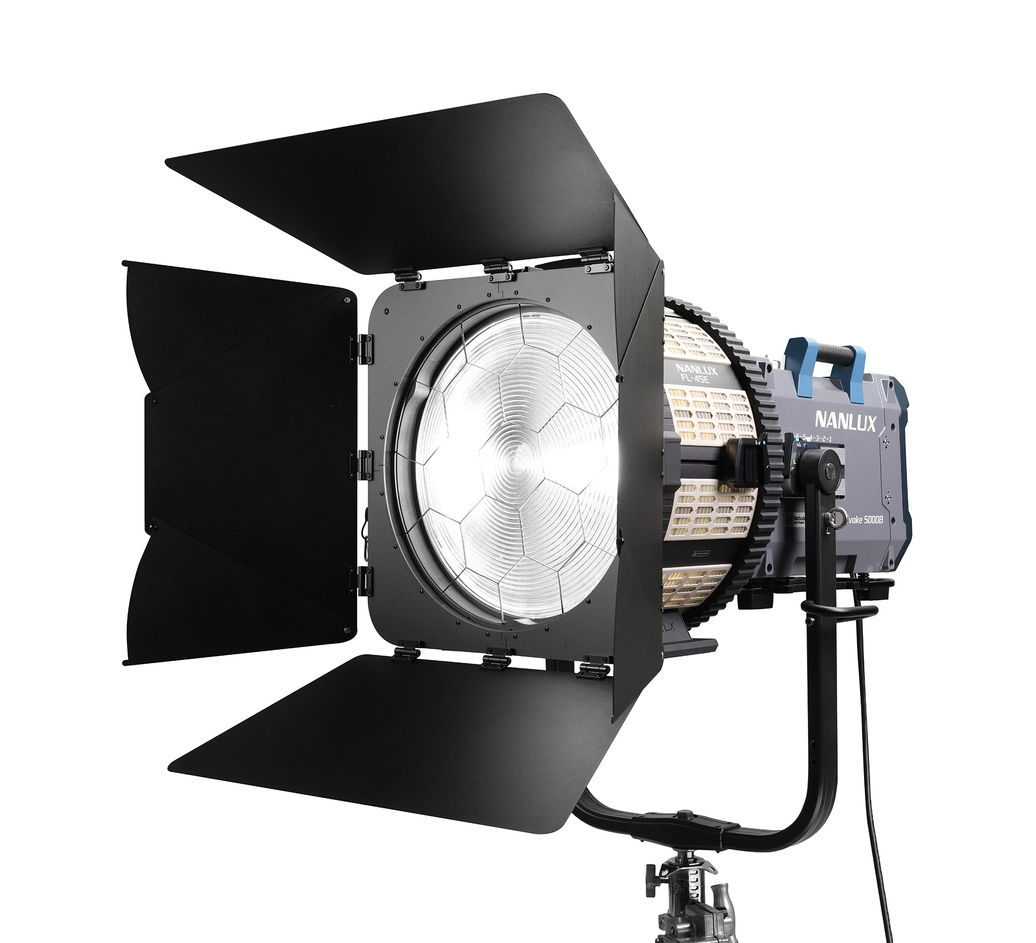 Моторизирана френелова леща NANLUX FL-45Е за Evoke 5000B