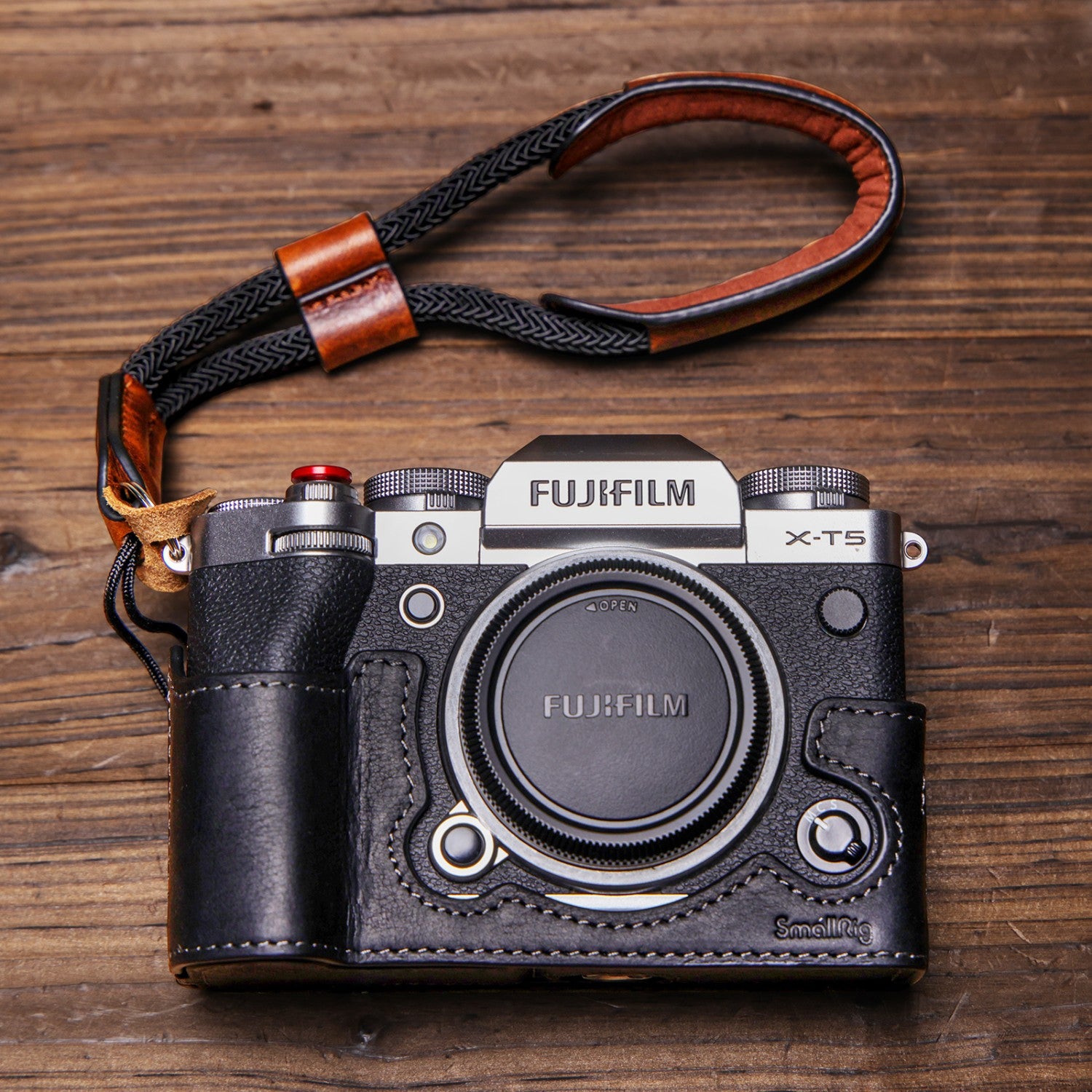 Полуклетка с ремък от кожа SmallRig за камера FUJIFILM X-T5