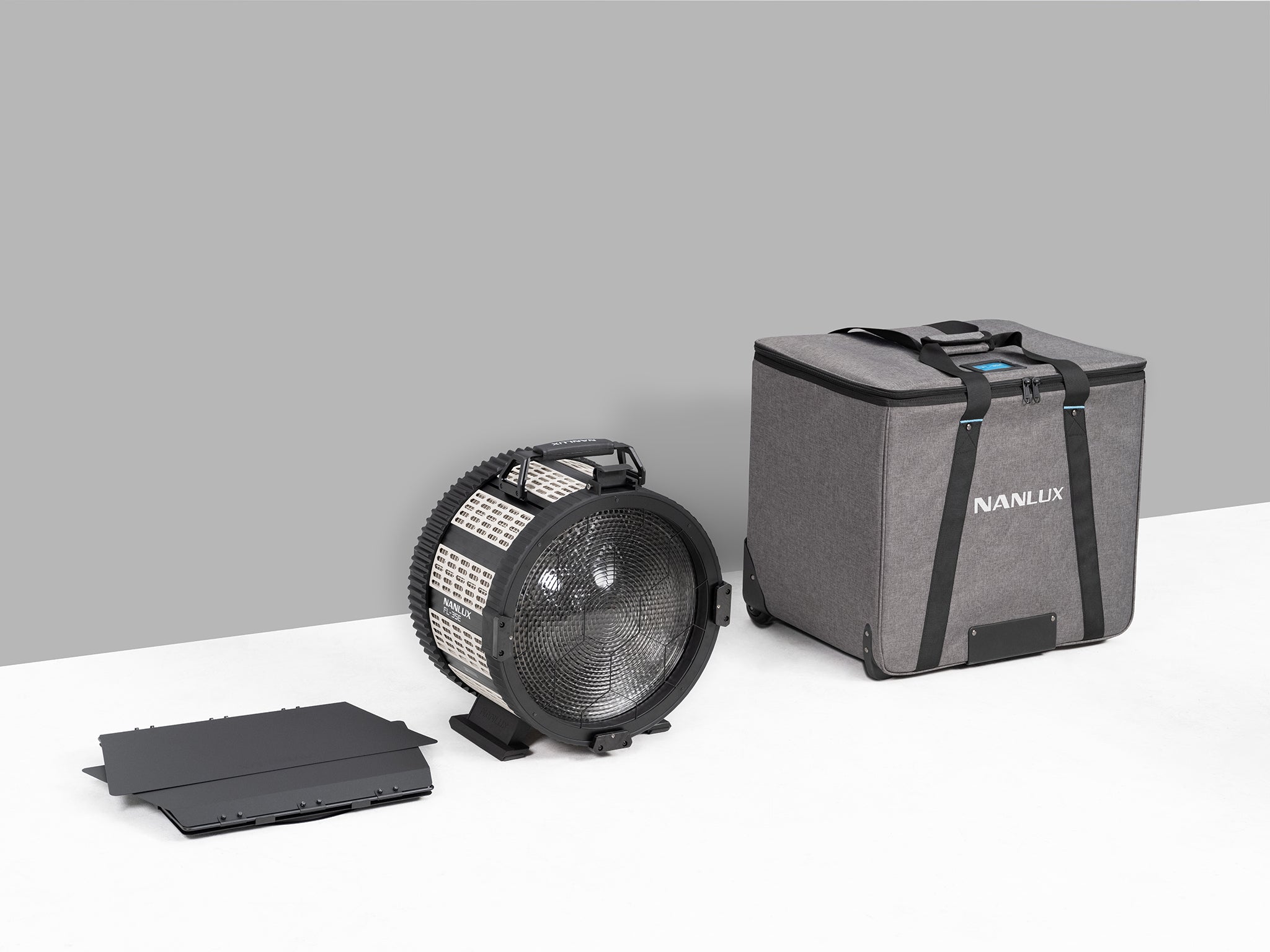 Моторизирана френелова леща NANLUX FL-35Е за Evoke 2400B
