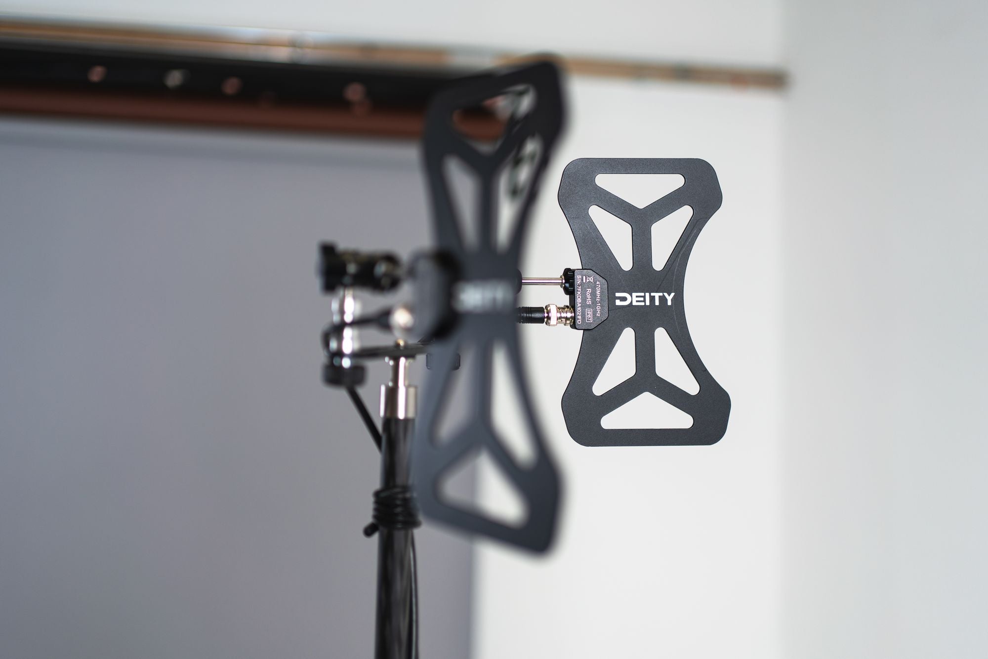 Deity BF1 – BUTTERFLY ANTENNA WIDEBAND ANTENNA  - 470MHz - 1GHz